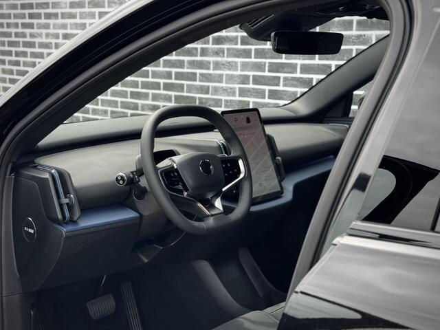Volvo EX30 Single Motor Extended Range Plus 69 kWh | Keyless | Harman Kardon audio | Elektrische achterklep | Getint Glas | Adaptieve Cruise control