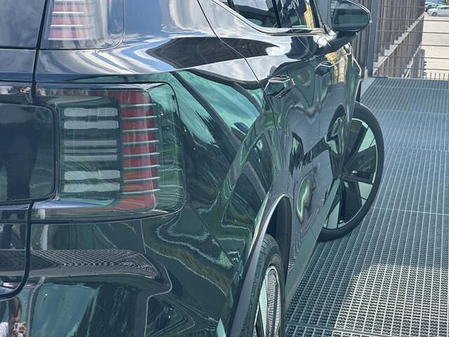 Volvo EX30 Single Motor Extended Range Ultra 69 kWh / Pano. dak / Elek. verstelbare stoelen / Stoelen + stuur verwarmd / Harman Kardon / 360 camera /