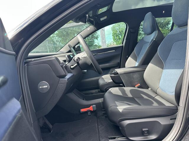Volvo EX30 Single Motor Extended Range Ultra 69 kWh / Pano. dak / Elek. verstelbare stoelen / Stoelen + stuur verwarmd / Harman Kardon / 360 camera /