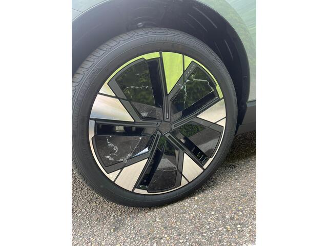 Volvo EX30 Single Motor Extended Range Plus 69 kWh | Climate Pakket | Harman/Kardon | 20'' | Nieuw uit Voorraad |