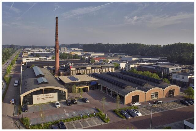 Volvo EX30 Single Motor Extended Range Plus 69 kWh | Adaptieve Cruise Control| Blind Spot| Parkeer Camera| Park Assist voor en Achter|Verwarmbare Voorstoelen| Verwarmbaar Stuurwiel| Warmtepomp| Interieur Voorverwarming.