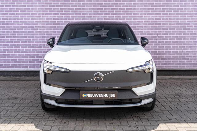Volvo EX30 Cross Country Twin Motor Performance Ultra | Google | Longe Range | 4x4 | Adaptieve Cruise | Stoel-/Stuurverwarming | Keyless | 360 Camera | Panoramadak | Elektr. Stoelen | Harman Kardon Audio | Elek. Achterklep | Getint Glas