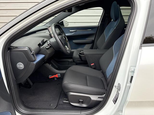Volvo EX30 Single Motor Extended Range Ultra 69 kWh / Climate Pack / Harmen Kardon / Elektrische voorstoelen /