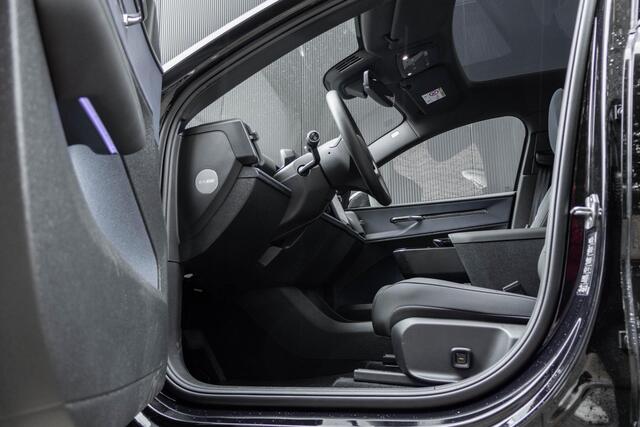 Volvo EX30 Twin Motor Performance Ultra 69 kWh | Warmtepomp | Interieur voorverwarming | Panoramadak | Adaptieve Cruise control | Blind Spot | Premium sound | 360 graden Camera |