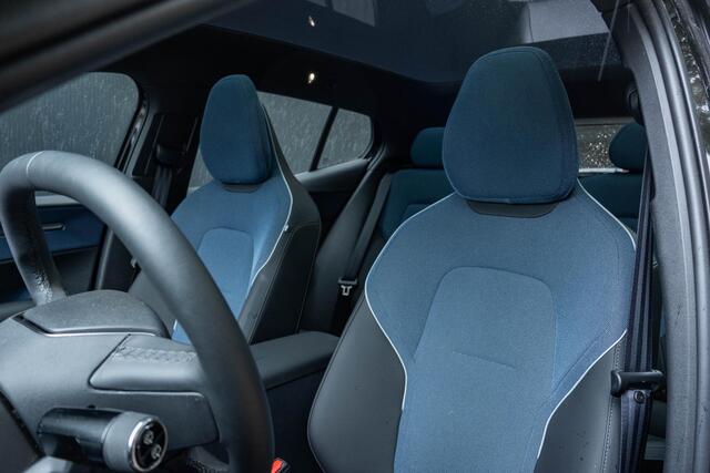 Volvo EX30 Twin Motor Performance Ultra 69 kWh | Warmtepomp | Interieur voorverwarming | Panoramadak | Adaptieve Cruise control | Blind Spot | Premium sound | 360 graden Camera |