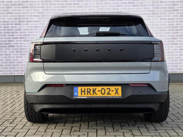Volvo EX30 Extended Range 69 kWh Plus Cross Edition | Trekhaak | 19" OFF ROAD velgen | Stoel/stuurverwarming | Parkeercamera | Cross Country look