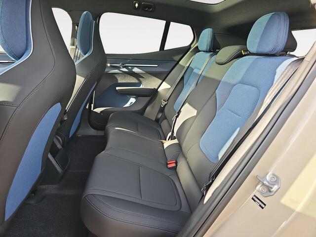 Volvo EX30 Twin Motor Performance Europa Sport 69 kWh | Panoramadak | Stoelverwarming | 428 PK | Harman/Kardon |