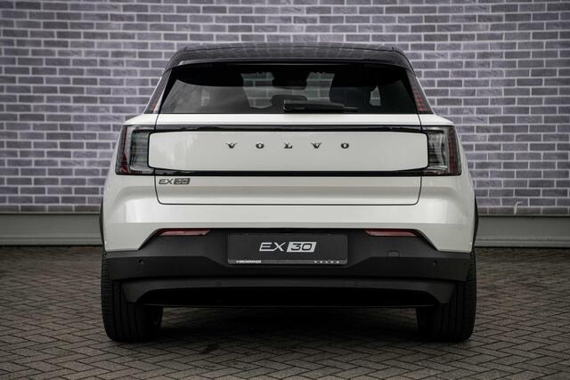 Volvo EX30 Single Motor Extended Range Ultra 69 kWh | Trekhaak | Adaptieve cruise control | Leer | Panorama dak | Harman & Kardon | Stoel/stuur verwarming |