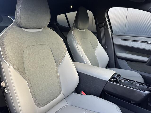 Volvo EX30 Single Motor Plus 51 kWh Stoel- en stuurverwarming / Harman & Kardon / camera / Elek. kofferbak / Dode hoek / Wool blend /