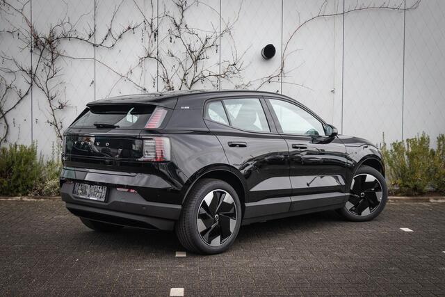 Volvo EX30 Single Motor Extended Range Plus 69 kWh | Trekhaak | Stoel en Stuurverwarming | Harman Kardon | Adaptieve Cruise Control |