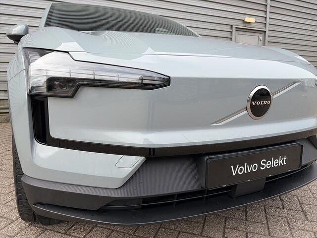 Volvo EX30 Single Motor Extended Range Core 69 kWh / Stuur & Stoelverwarming / Trekhaak /
