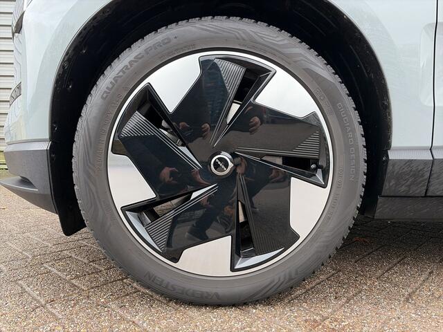 Volvo EX30 Single Motor Extended Range Plus 69 kWh / Trekhaak / Stuur & Stoelverwarming / All seasonbanden /