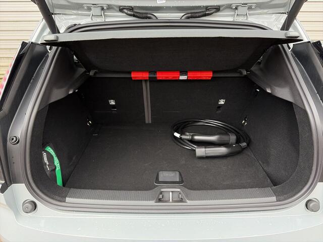 Volvo EX30 Single Motor Extended Range Plus 69 kWh / Trekhaak / Stuur & Stoelverwarming / All seasonbanden /