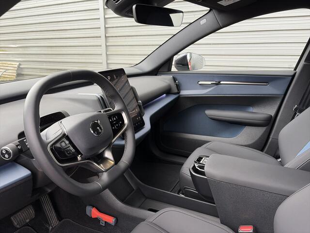 Volvo EX30 Single Motor Extended Range Plus 69 kWh / Trekhaak / Stuur & Stoelverwarming / All seasonbanden /