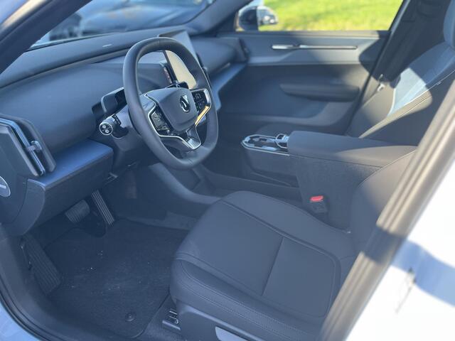 Volvo EX30 Single Motor Extended Range Plus 69 kWh | Harman / Kardon | Stoel- en Stuurverwarming | Apple Carplay |