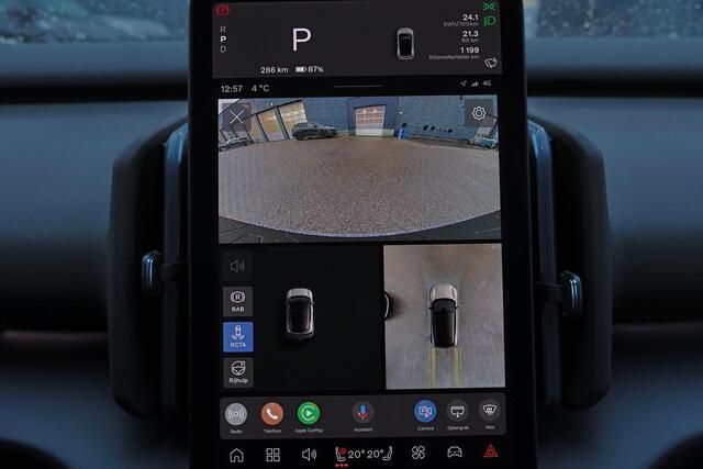 Volvo EX30 Cross Country Twin Motor Performance Ultra 69 kWh Adaptieve cruise control - Panoramadak - Elektrisch verstelbare stoelen - 360º Camera - Verwarmbare voorstoelen & stuuwiel - Harman Kardon Audio - Keyless - Elektrisch bedienbare achterklep - Getinte ramen