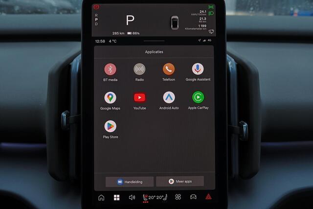 Volvo EX30 Cross Country Twin Motor Performance Ultra 69 kWh Adaptieve cruise control - Panoramadak - Elektrisch verstelbare stoelen - 360º Camera - Verwarmbare voorstoelen & stuuwiel - Harman Kardon Audio - Keyless - Elektrisch bedienbare achterklep - Getinte ramen