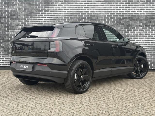 Volvo EX30 P5 Long Range Plus Black Edition Europa 69 kWh | 19" 5-spaaks Glossy Black | Adaptieve Cruise Control | Parkeersensoren voor + achter | Stoel & stuurwiel verwarmd | Elektr. verstelbare voorstoelen | Harman Kardon Audio |