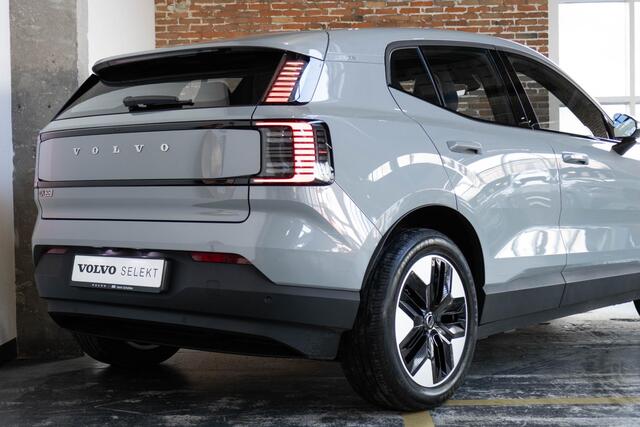 Volvo EX30 Single Motor Core 51 kWh | Stoelverwarming | Stuurwielverwarming | Google Infotainment | Parkeercamera | Parkeersensoren | 18" Lichtmetalen velgen | vermoeidheids herkenning