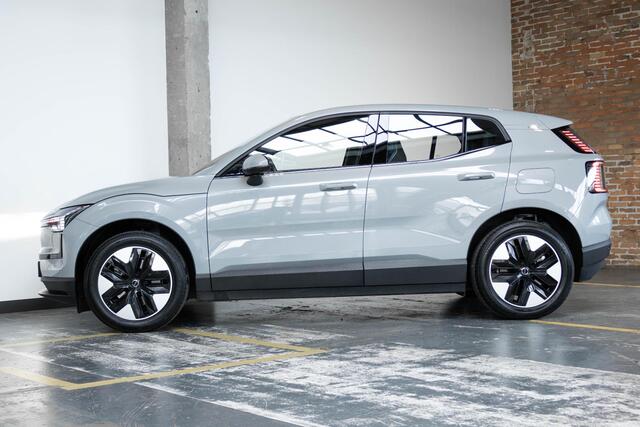 Volvo EX30 Single Motor Core 51 kWh | Stoelverwarming | Stuurwielverwarming | Google Infotainment | Parkeercamera | Parkeersensoren | 18" Lichtmetalen velgen | vermoeidheids herkenning