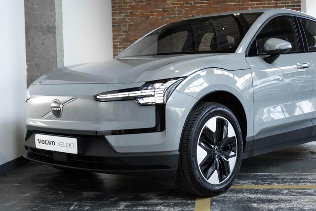 Volvo EX30 Single Motor Core 51 kWh | Stoelverwarming | Stuurwielverwarming | Google Infotainment | Parkeercamera | Parkeersensoren | 18" Lichtmetalen velgen | vermoeidheids herkenning