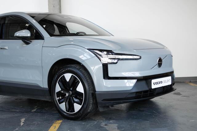 Volvo EX30 Single Motor Core 51 kWh | Stoelverwarming | Stuurwielverwarming | Google Infotainment | Parkeercamera | Parkeersensoren | 18" Lichtmetalen velgen | vermoeidheids herkenning