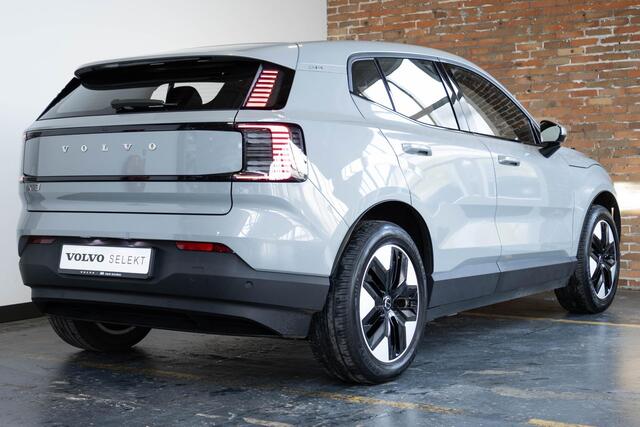 Volvo EX30 Single Motor Core 51 kWh | Stoelverwarming | Stuurwielverwarming | Google Infotainment | Parkeercamera | Parkeersensoren | 18" Lichtmetalen velgen | vermoeidheids herkenning