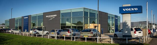 Volvo EX30 Twin Motor Performance Ultra 69 kWh Europa Sport - Verwarmbare voorstoelen - Verwarmbaar stuur - Panoramisch dak - 21' LMV All Season banden - Adaptive Cruise Control - Pilot Assist - BLIS dodehoekassistentie - Harman Kardon premium audio - Keyless Drive 