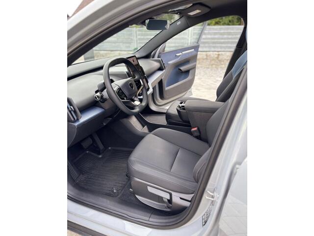 Volvo EX30 Single Motor Core 51 kWh ** Climate Pack ** Privacy Glass Rijbereik tot 334km (WLTP)