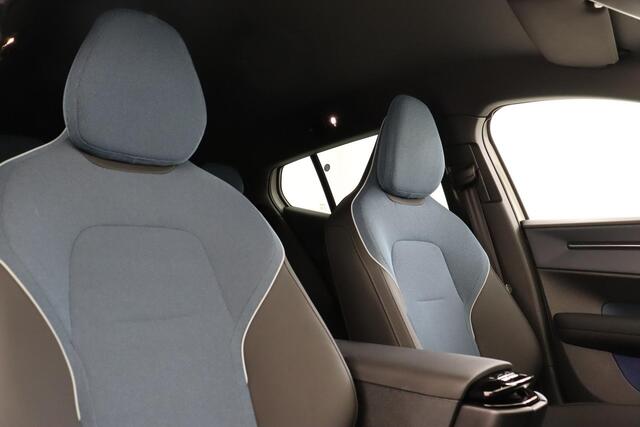 Volvo EX30 SINGLE MOTOR EXTENDED RANGE PLUS 69 kWh -HARMAN/KARDON|CARPLAY|CAMERA|ADAP.CRUISE|PRIVACY.GLAS|TREKHAAK