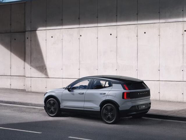 Volvo EX30 Cross Country P5 Long Range Plus Europa 69 kWh | Parkeercamera | Harman Kardon | Stoel- en Stuurverwarming