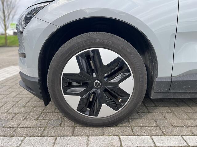 Volvo EX30 Single Motor Extended Range Core 69 kWh | Stoelverwarming | Park Assist Camera | Google Maps | One Pedal Drive |
