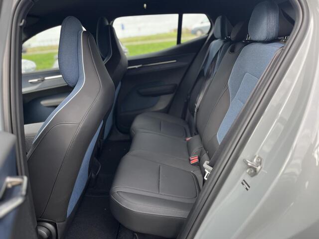 Volvo EX30 Single Motor Extended Range Core 69 kWh | Stoelverwarming | Park Assist Camera | Google Maps | One Pedal Drive |