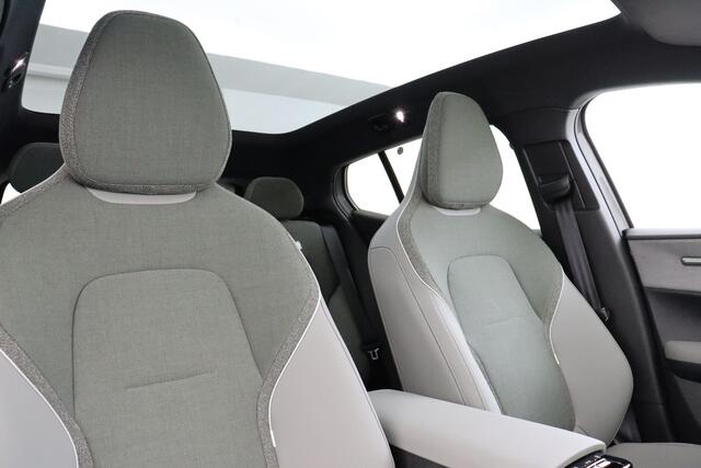 Volvo EX30 CROSS COUNTRY TWIN MOTOR PERFORMANCE ULTRA 69 kWh *DEMO VOORDEEL!* -PANO.DAK|HARMAN/KARDON|PRIVACY.GLAS|360°CAM|POWER-SEATS|AUT.PARKEREN|PINE