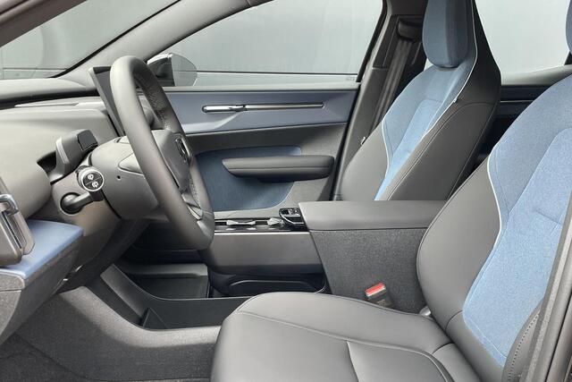 Volvo EX30 Single Motor Essential Stoel en stuurverwarming | BLIS | Dodehoekdetectie | Achteruitrijcamera