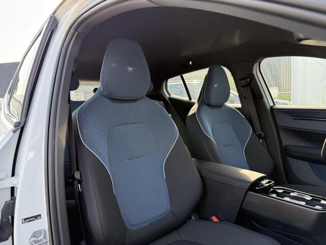 Volvo EX30 Single Motor 50kWh Plus | Stoel- en stuurwiel verwarming | Premium audio by Harman Kardon | Achteruitrijcamera | Apple Carplay/Android auto | Elektrisch bedienbare achterklep | DAB radio | 18 inch lichtmetalen velgen