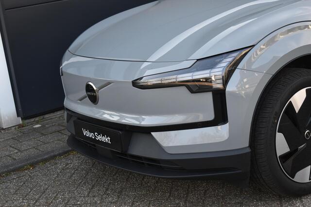 Volvo EX30 Single Motor Extended Range EUROPA 69 kWh | Verwarmbare en elektrisch verstelbare voorstoelen | Verwarmd Stuurwiel | Google Navigatie | Harman Kardon Soundbar | Parkeercamera achter | Key Less Entry |