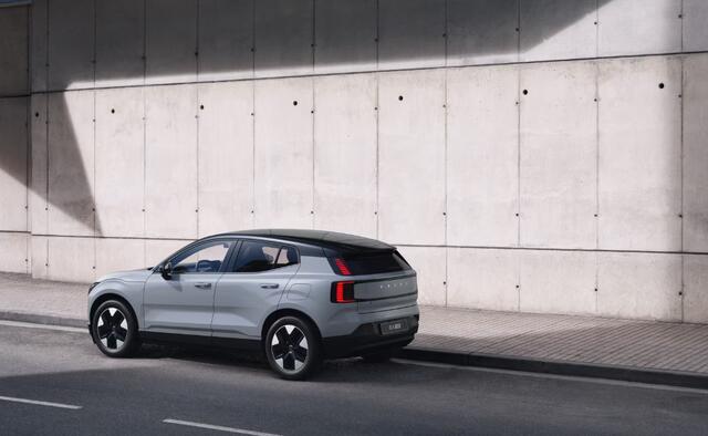 Volvo EX30 Single Motor Extended Range Plus Europa 69 kWh | Camera | Adaptieve Cruise Control | Climate | Carplay | Keyless | Warmtepomp | Elektrisch Bedienbare Achterklep |