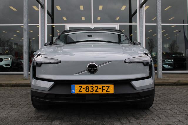 Volvo EX30 Single Motor Extended Range Ultra 69 kWh | 360 C. | Panoramadak | Adapt. Cruise | Verw. Stoel + Stuurwiel | El. Stoelen | 20" LMV | Extra getint glas |