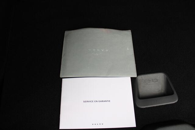 Volvo EX30 Single Motor Extended Range Ultra 69 kWh | 360 C. | Panoramadak | Adapt. Cruise | Verw. Stoel + Stuurwiel | El. Stoelen | 20" LMV | Extra getint glas |