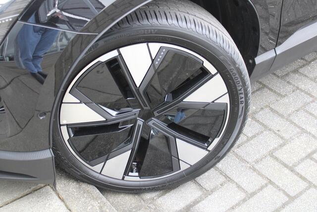 Volvo EX30 Single Motor Extended Range Ultra 69 kWh | 360 Camera | Panoramadak | Adapt. Cruise | Verw. Stoel + Stuurwiel | El. Stoelen | 20" LMV | Extra getint glas |