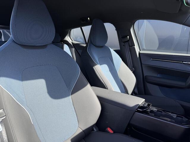 Volvo EX30 Single Motor Extended Range Core 69 kWh climate line/ zwart dak/ 19 inch/ SOH accupakket