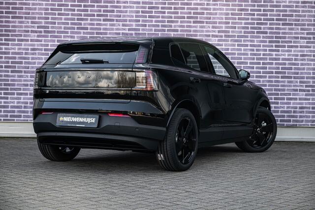 Volvo EX30 P5 Long Range Plus Black Edition Europa 69 kWh Europa | Power Seats | Stuur & Stoelverwarming | Harman/Kardon | Digital Key | Parkeercamera | Adaptive Cruise Control | BLIS | Elektrische achterklep | Google |