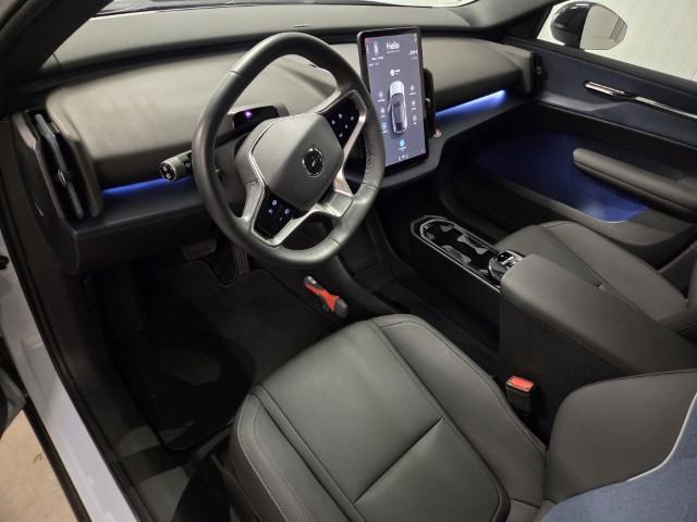 Volvo EX30 Single Motor Extended Range Plus 69 kWh | Climate Pack | Stoel en Stuurverwarming | Keyless Entry | Zwart Dak | Adaptieve Cruise Control | Blis |