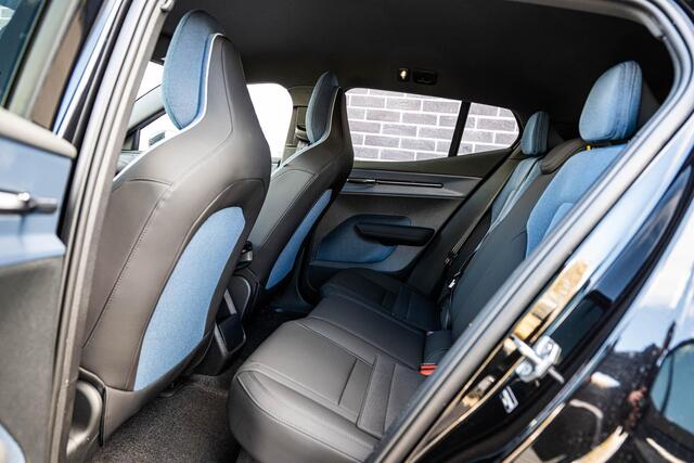 Volvo EX30 P5 Long Range Plus Black Edition Europa 69 kWh | Adaptive Cruise Control | Stoel + Stuurverwarming | elektr. stoelen | camera | Getint Glas | Harman Kardon Audio | BLIS Dodehoek Detectie |