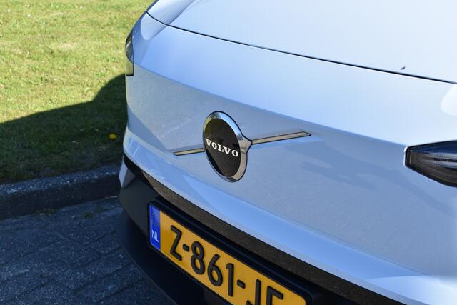 Volvo EX30 Extended Range 272PK Plus 69 kWh | ACC | BLIS | H&K | Climate Pack | Camera | 19"LMV |