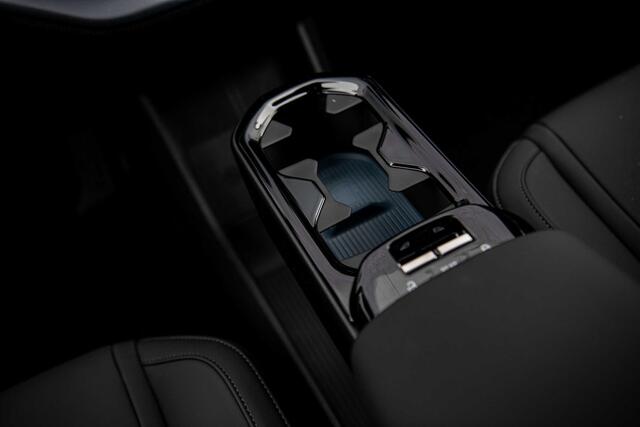 Volvo EX30 Single Motor Extended Range Ultra 69 kWh | 20 inch | Harman/Kardon | Panoramadak | 360° camera | Power seats | Extra getint glas | Stoel/stuurverwarming | Keyless entry/start |