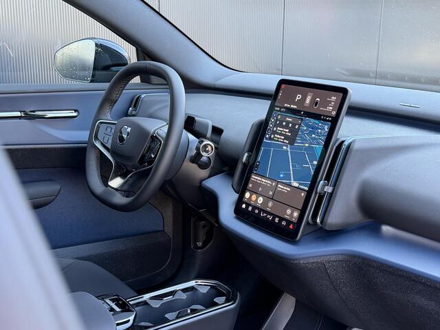 Volvo EX30 Single Motor Ext Range Plus Black Ed Europa 69 kWh Elek. stoelen / 20 inch / Camera / Elek. achterklep / Stoel, stuur verwarming /