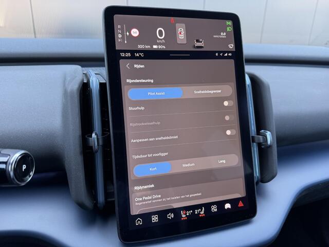 Volvo EX30 Single Motor Ext Range Plus Black Ed Europa 69 kWh Elek. stoelen / 20 inch / Camera / Elek. achterklep / Stoel, stuur verwarming /