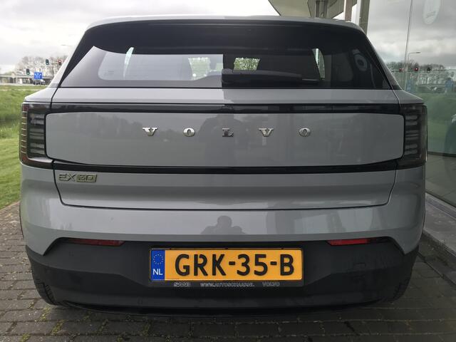 Volvo EX30 Single Motor Extended Range Core 69 kWh | Rijklaar incl 12 mnd Bovag | SoH 96% Warmtepomp Climate Pack Camera